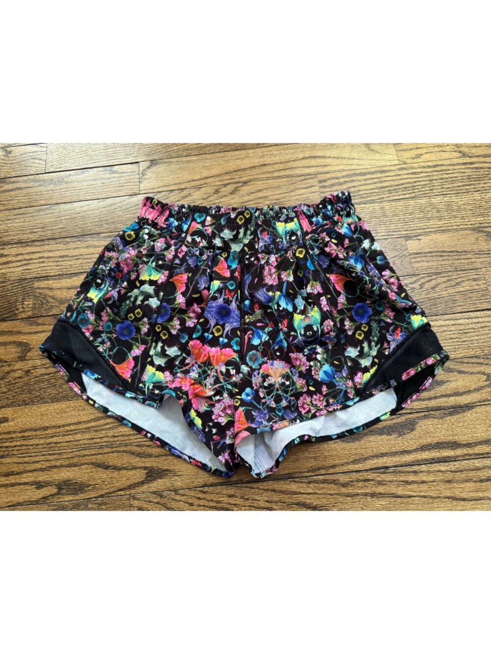 Lululemon Hotty Hot Low-Rise Lined Short 4" Flowerscope Black Multi 6
